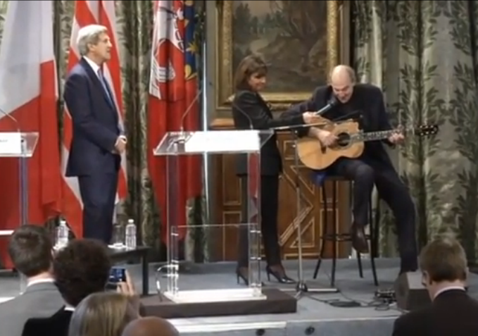 http://on.aol.com/video/james-taylor-sings--youve-got-a-friend--during-kerry-visit-to-paris-town-hall-518604326?socialmd=0%7C577%7C63%7C2