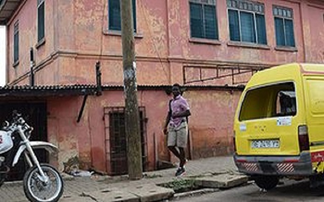 https://www.theguardian.com/world/2016/dec/04/fake-us-embassy-in-ghana-shut-down-after-ten-years-issuing-visas