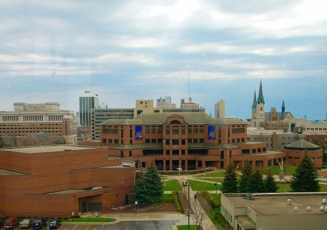 https://commons.wikimedia.org/wiki/File:Marquette_University_campus.jpg