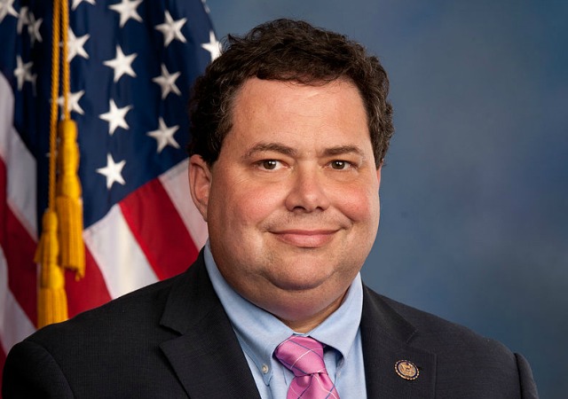 https://commons.wikimedia.org/wiki/File:Blake_Farenthold_2015.jpg