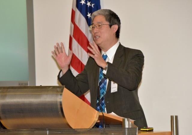 https://upload.wikimedia.org/wikipedia/commons/4/43/Marshall_Center_Workshop_examines_anti-corruption_policies%2C_measures%2C_solutions_160204-A-KT579-374.jpg