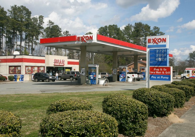 https://commons.wikimedia.org/wiki/File:2012-03-13_Exxon_with_Shop_%26_Go_in_Durham.jpg