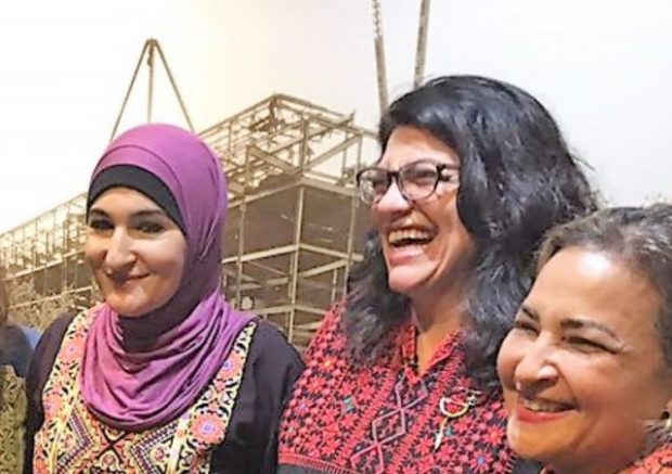 Rashida-Tlaib-Linda-Sarsour-Swearing-In-Cropped-e1546610359642-620x437.jpg