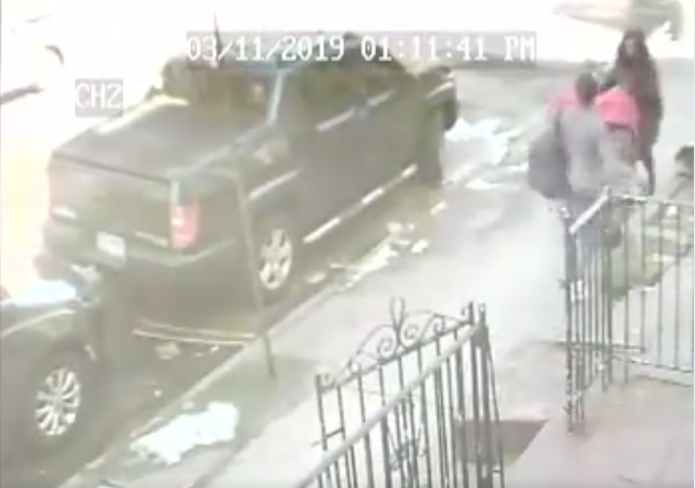https://www.theyeshivaworld.com/news/general/1693012/hate-in-crown-heights-black-man-deliberately-kicks-carriage-pushed-by-jewish-woman-see-the-video.html